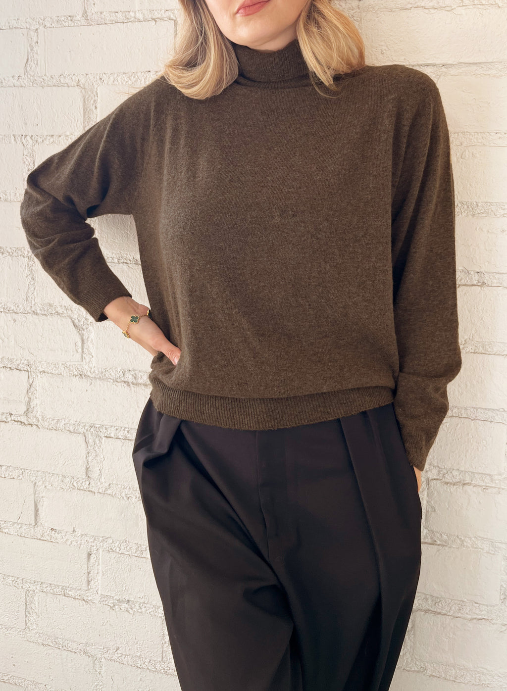 BLAKE TURTLENECK-BROWN